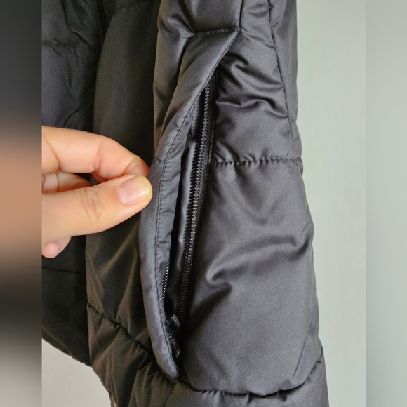The North Face Black Puffer Vest - Picture 5 of 5